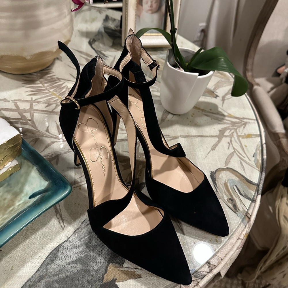 JESSICA SIMPSON BLACK SUADE PUMPS! Size 8! Worn once for a wedding! Very comfy!